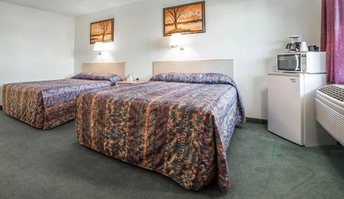 Queen Room with Two Queen Beds - Non-Smoking