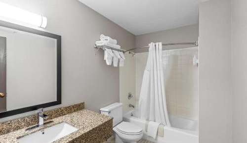 King Suite with Hot Tub - Non-Smoking