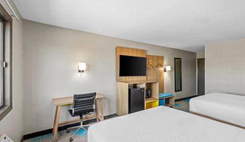 Queen Room with Two Queen Beds - Non-Smoking