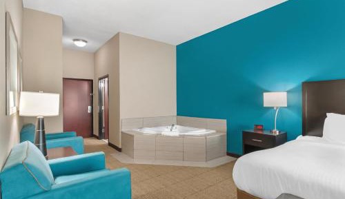 King Suite with Spa Bath and Sofa Bed - Non-Smoking