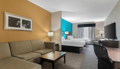 Queen Suite with Sofa Bed