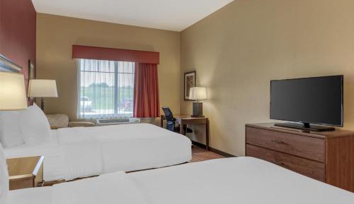 Queen Suite with Two Queen Beds and Sofa Bed - Non-Smoking