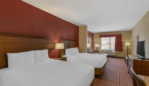 Queen Room with Two Queen Beds and Shower - Non-Smoking