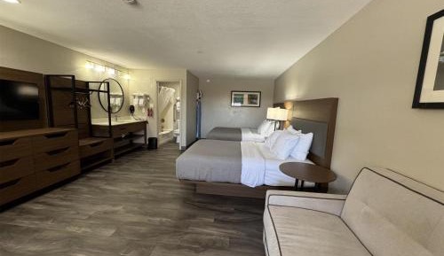 Suite with Two Queen Beds, Sofa Bed and Wet Bar - Non-Smoking