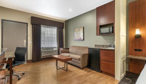 King Suite with Sofa Bed and Kitchen - Non-Smoking