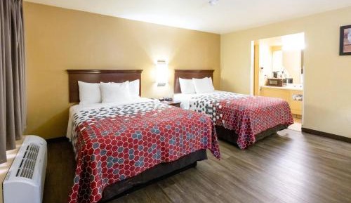 Queen Room with Two Queen Beds - Non-Smoking