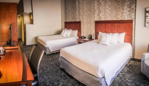 Queen Room with Two Queen Beds - Hearing Accessible