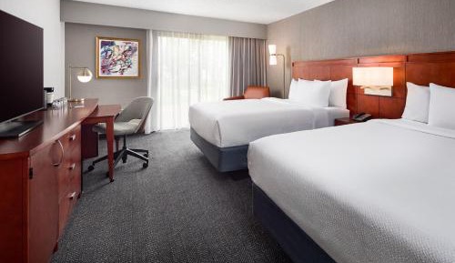 Queen Room with Two Queen Beds - Hearing Accessible