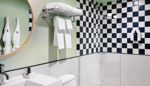 Deluxe King Suite