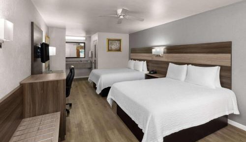 Queen Room with Two Queen Beds - First Floor/Non-Smoking