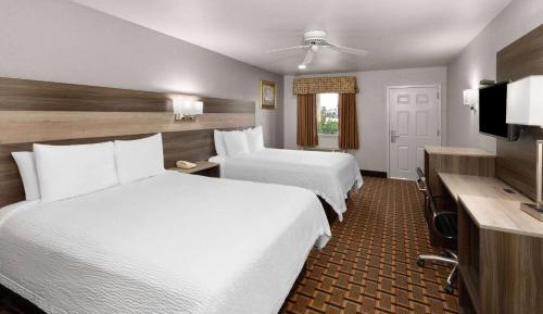 Queen Room with Two Queen Beds - First Floor/Smoking