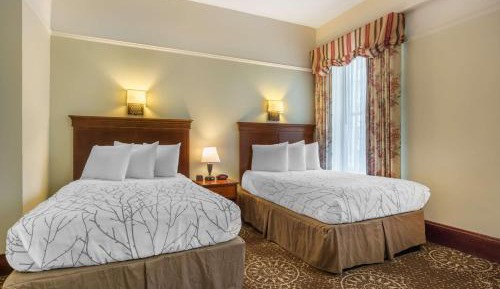 Double Room with Two Double Beds and City View - Non-Smoking
