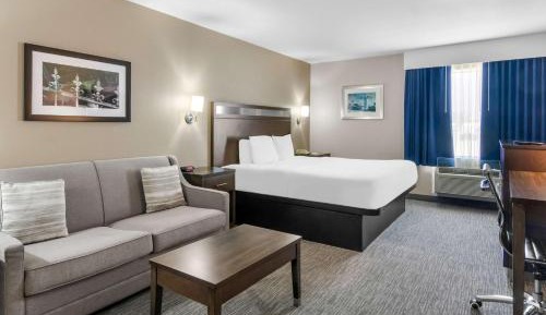 King Suite with Walk-In Shower and Sofa Bed - Disability Access/Non-Smoking