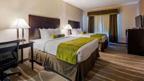 Queen Suite with Two Queen Beds and Sofa Bed - Kitchenette/Non-Smoking