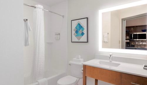 Studio King Suite - Communications Accessible