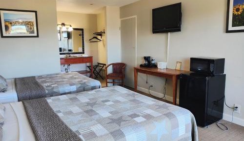 Economy Queen Room with Two Queen Beds 