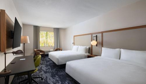 Room with Two King Beds and Bathtub - Mobility Access/Hearing Accessible
