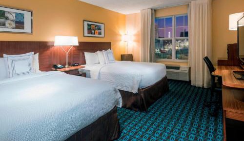 Queen Room with Two Queen Beds and Roll-In Shower - Mobility Access