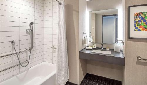 Double Room with Two Queen Beds and Bath Tub - Mobility/Hearing Accessible