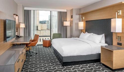 Deluxe King Room