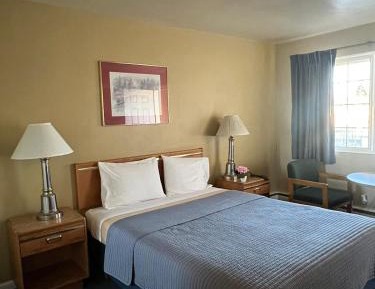 Standard Queen Room