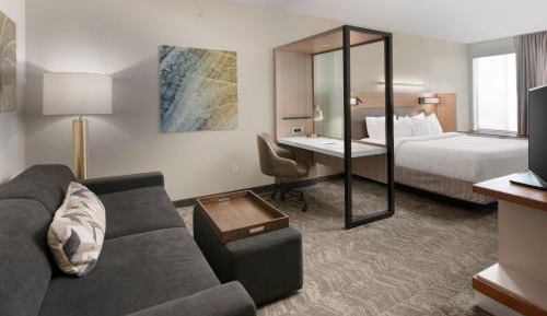 King Suite with Roll-In Shower and Trundle Sofa - Mobility Access/Hearing Accessible