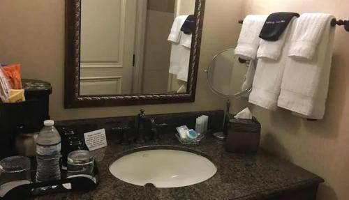 King Room - Accessible/Non-Smoking