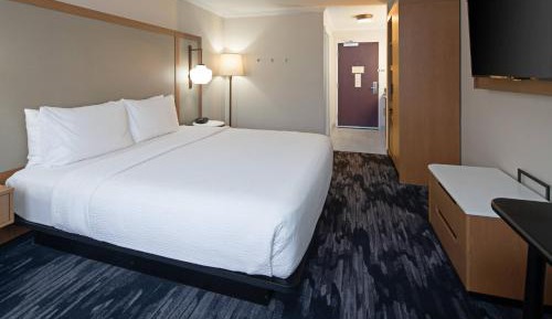 King Room with Roll-In Shower - Mobility Access/Hearing Accessible