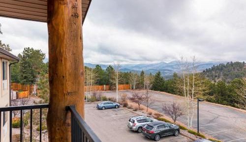 Queen Suite with Two Queen Beds and Sofa Bed - Mountain View/Non-Smoking (No Pets Allowed)