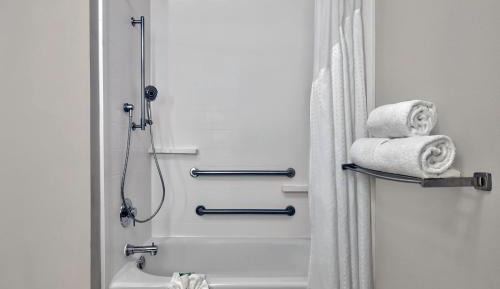 Standard Queen Room with Two Queen Beds - Communications Accessible