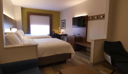 Queen Suite with Two Queen Beds