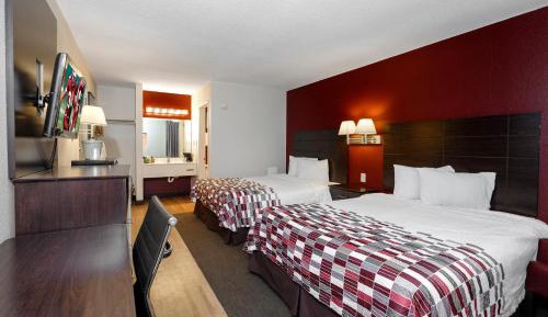 Queen Suite with Two Queen Beds with Spa Bath Non-Smoking