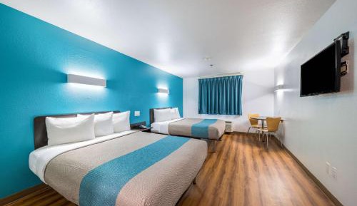 Deluxe Queen Room with Two Queen Beds - Non-Smoking