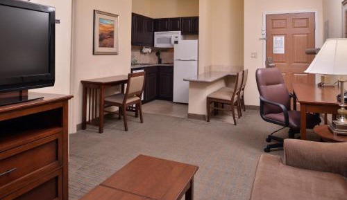 One-Bedroom Queen Suite
