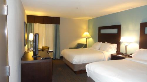 Standard Queen Room with Two Queen Beds
