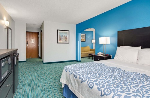 Garland Hotel | Days Inn by Wyndham Dallas Garland West