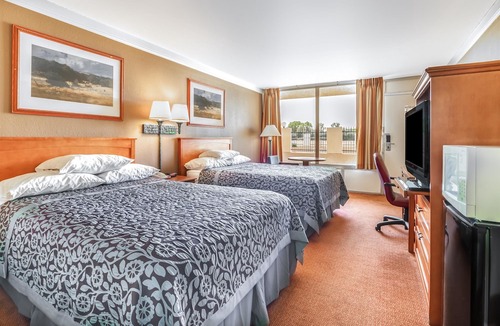 Hillsboro Hotel | Days Inn by Wyndham Hillsboro TX