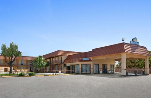 Burleson Hotel | Days Inn by Wyndham Burleson Ft. Worth