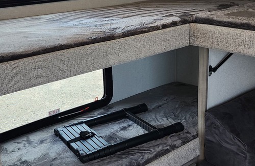 Limon RV Rental | Cozy 2-bedroom camper with WiFi, AC in wonderful Limon