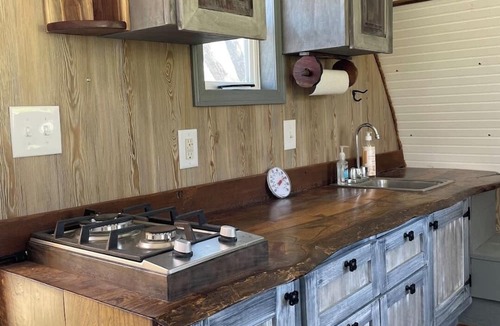 Norwalk Cabin | Charming Waterfront Tiny House & Sauna