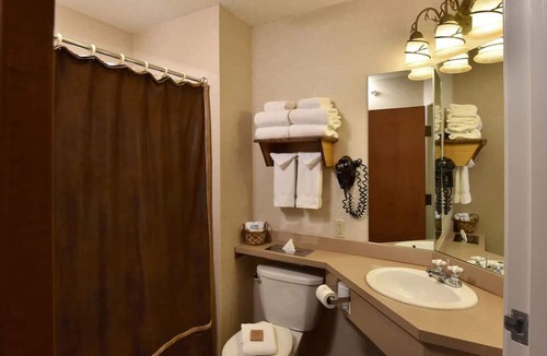 St. Joseph House | Deluxe 2 Double, Stoney Creek St. Joseph, Wild West Charm | 4 Units