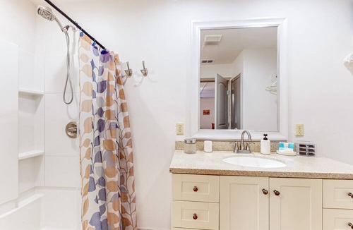 Knox City House | Recently renovated dog-friendly home with enclosed backyard, streaming, patio