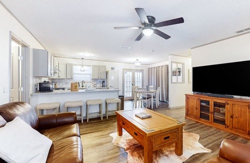 Knox City House | Recently renovated dog-friendly home with enclosed backyard, streaming, patio