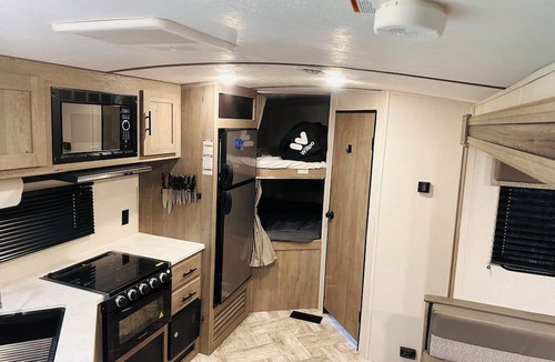 Yakima House | Glamping in a like new, well maintained RV that has everything you need!!!