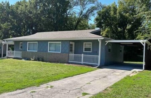 Shawnee House | Cozy two bedroom home near downtown Shawnee