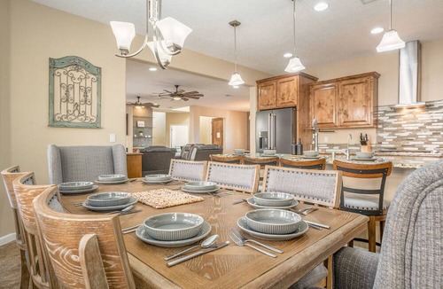 Paradise Hills Civic House | 3300SF of Modern Luxury - Spa/Work Space/Gym/Game Room - Pet Friendly!