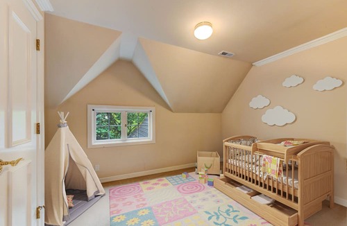 Medical Lake Apartment | Beautiful Loft Apartment in Historic Medical Lake!