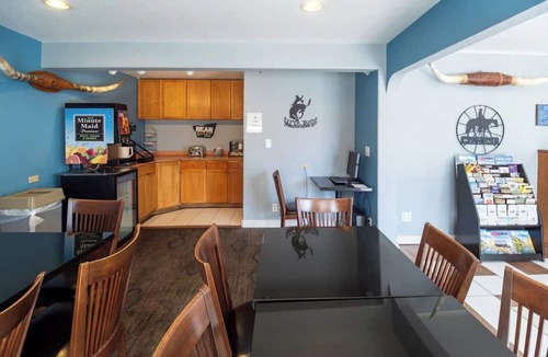 Pendleton Apartment | 2 Queen Beds Non-Smoking