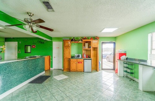 Mineral Wells Apartment | King Bed |Smoking|Mineral Wells, TX