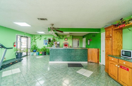 Mineral Wells Apartment | King Bed |Smoking|Mineral Wells, TX
